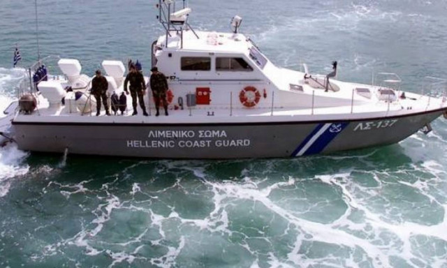 Μέλη πληρώματος φορτηγού πλοίου έπεσαν στη θάλασσα και κολύμπησαν μέχρι τα Κουφονήσια