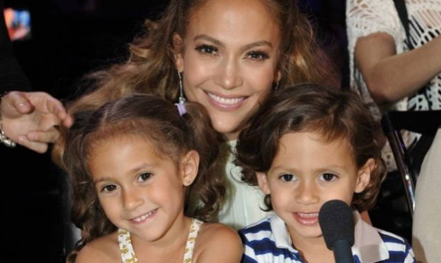 Τζένιφερ Λόπεζ: Η πιο γλυκιά selfie με τα παιδιά της! (εικόνα)