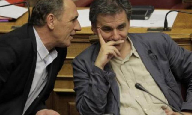 Σε εξέλιξη η συνάντηση Τσακαλώτου-Σταθάκη με την τρόικα