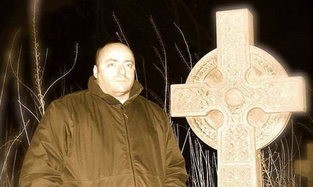 Είναι φάντασμα η φιγούρα στη φωτογραφία; (photos)