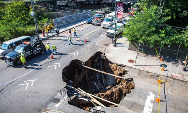 Τεράστιος κρατήρας άνοιξε σε δρόμο της Νέας Υόρκης (video)