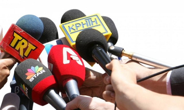 Οι ενώσεις των ΜΜΕ καταδικάζουν τις ομαδικές απολύσεις