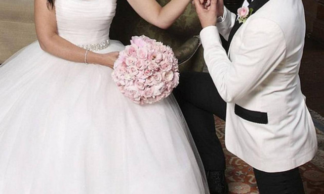 Η πρώτη φωτογραφία του γάμου τους είναι γεγονός!