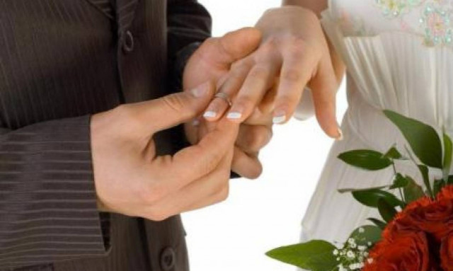 Είδε τη σύζυγο για πρώτη φορά χωρίς μακιγιάζ και ζητά διαζύγιο και... αποζημίωση 20.000 δολάρια