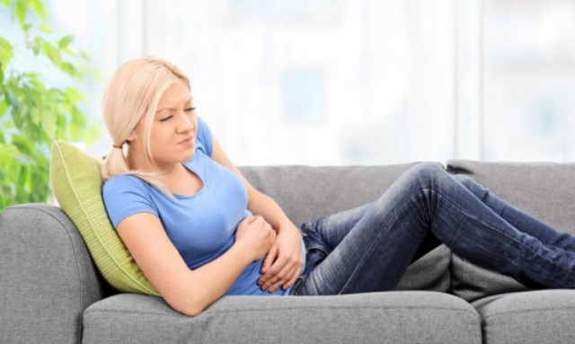 Οι ενδείξεις ότι μία κύστη στις ωοθήκες έσπασε