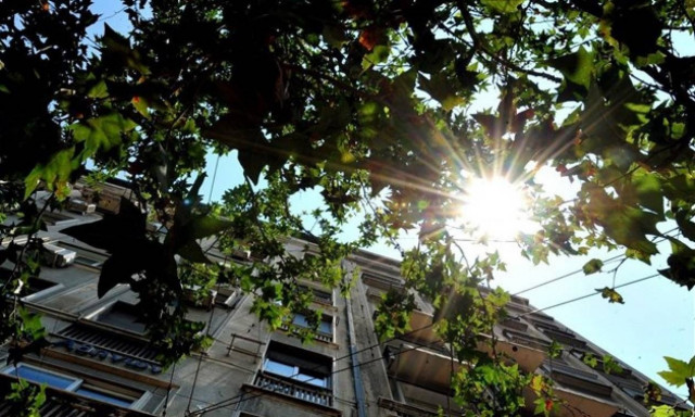 Γενικά αίθριος καιρός με πρόσκαιρες τοπικές βροχές ή καταιγίδες