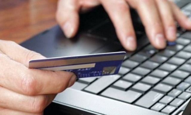 Capital controls: Τι ισχύει για τις αγορές με πιστωτικές κάρτες