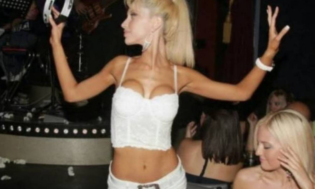 Πάρτι με… σαμπάνιες για την Πετρούλα στη Μύκονο! (video)