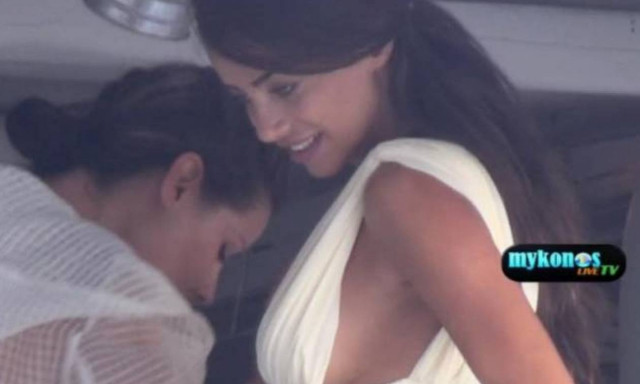 Η καυτή… θεά που «έκαψε» τη Μύκονο!