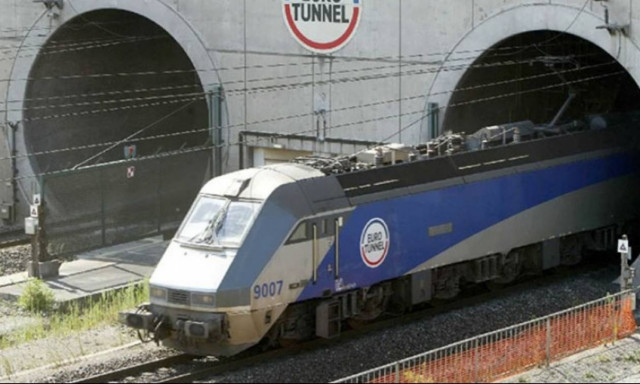 Μετανάστης διέσχισε πεζή την υποθαλάσσια σήραγγα της Μάγχης φθάνοντας στη Βρετανία