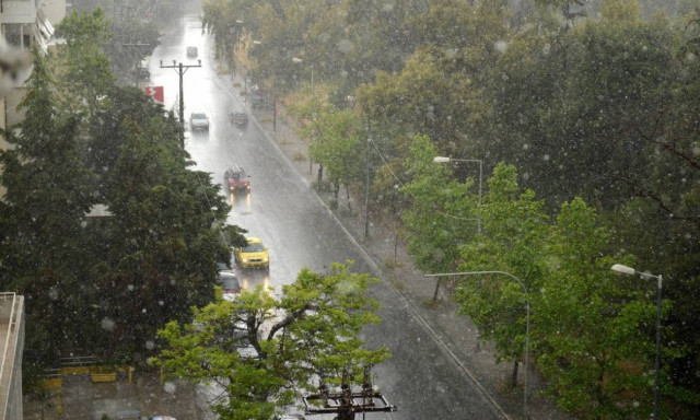 Θεσσαλονίκη: Προβλήματα στην ηλεκτροδότηση από τη χθεσινή καταιγίδα