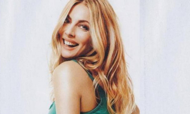 Σμαράγδα Καρύδη: Δείτε τη με μπικίνι και χωρίς ρετούς και θα πάθετε πλάκα!