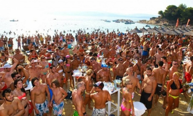 Αύξηση ξένων τουριστών στο αεροδρόμιο της Σκιάθου