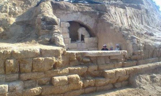 Άνθρακες ο… θησαυρός: Το πυροτέχνημα της Αμφίπολης και το φιάσκο Σαμαρά