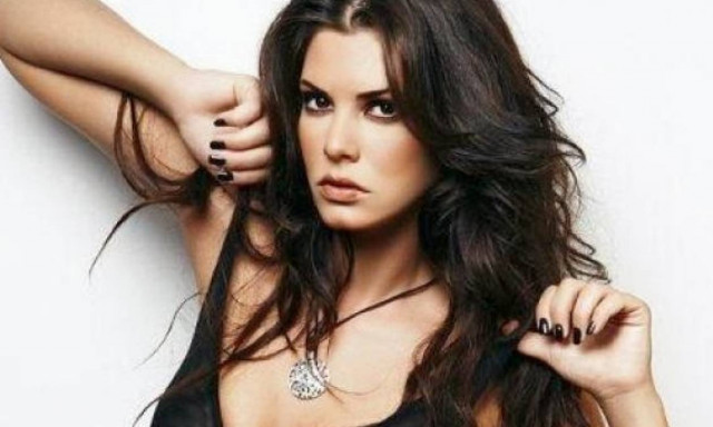 Μαγειρεύει με εσώρουχα η Κορινθίου (photos)