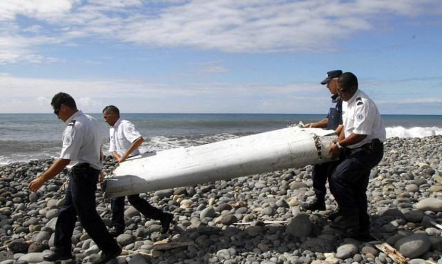 Νέο θρίλερ: Βρέθηκαν στις Μαλδίβες συντρίμμια του μοιραίου μαλαισιανού αεροσκάφους; (pics+vid)