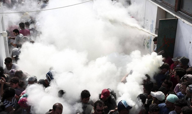 Η Κως εκπέμπει SOS - Ταραχές μεταξύ Αρχών και μεταναστών (video)