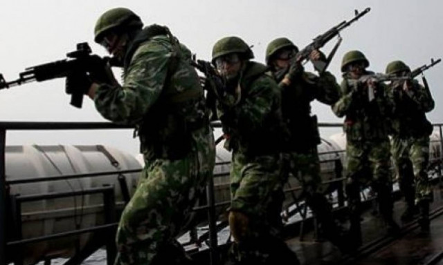 Δε χρειάζεται μάστερ ο ρώσος στρατιώτης για να χρησιμοποιήσει ένα όπλο