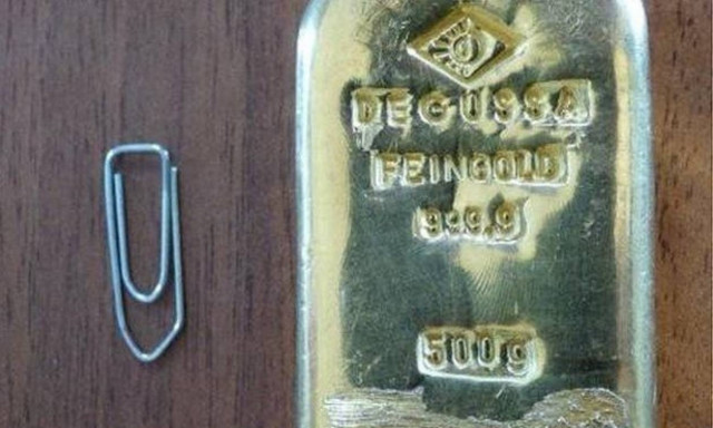 Γερμανία: Βρήκε «θησαυρό» 16.000 ευρώ ενώ κολυμπούσε