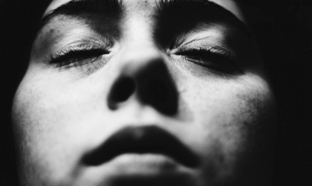 Τα βλέφαρά μας κουνιούνται στον ύπνο όταν αλλάζει το σκηνικό στο όνειρο