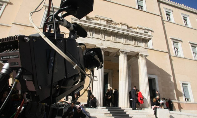 Σύμπτωμα το δημόσιο, αιτία οι ολιγάρχες και η διαπλοκή των ΜΜΕ για τη δημιουργία της κρίσης