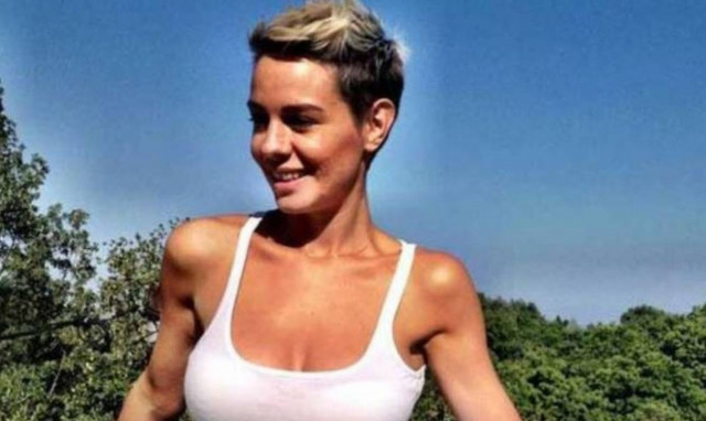 Η Ράνια Κωστάκη μάς... πέταξε τα μάτια έξω με το... καυτό μαγιό της! (photo)