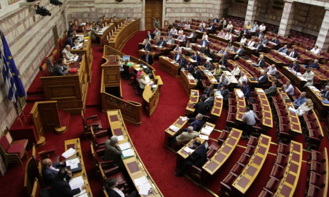 Συμφωνία - Μνημόνιο 3: Μάχη για το ποιος έφερε το καλύτερο μνημόνιο!