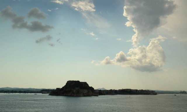 Καιρός: Με βροχές και υψηλές θερμοκρασίες οι διακοπές του Δεκαπενταύγουστου!