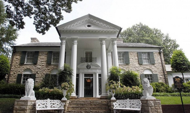 Στο «σφυρί» περισσότερα από 150 αντικείμενα του Έλβις Πρίσλεϊ