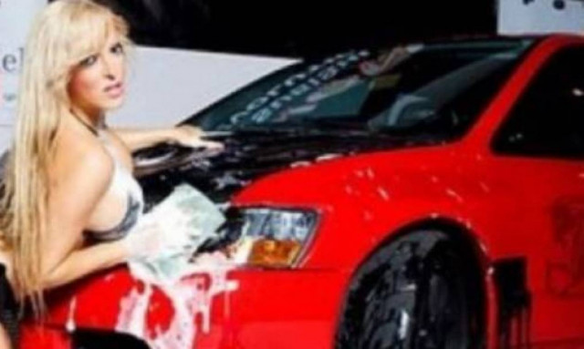 Πρώην παίκτρια του Big Brother μας έστειλε για... μπάνιο! (photos)