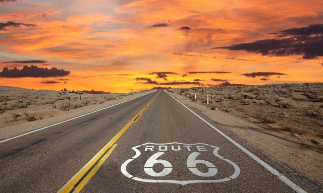 Όλα είναι δρόμος: Δείτε τις φωτογραφίες που θα σας κάνουν να ερωτευτείτε τα road trip (photos)