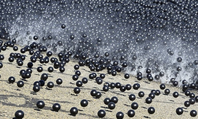 Εκατομμύρια… μπαλάκια στη μάχη κατά της ξηρασίας στο Λος Άντζελες (video)