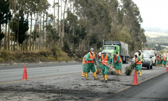 Σε κατάσταση εκτάκτου ανάγκης ο Ισημερινός: Ξύπνησε το ηφαίστειο Κοτοπάξι (photos)