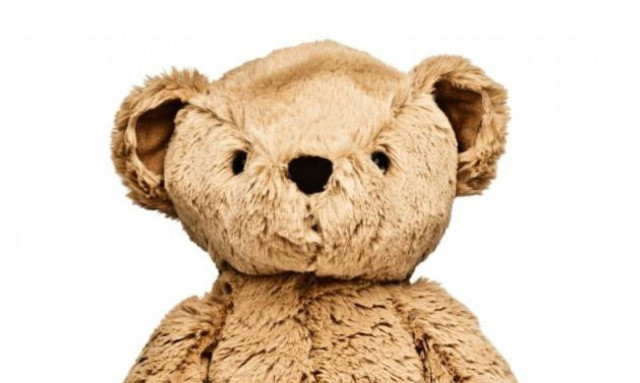 Της χάρισε αρκουδάκι που έλεγε ότι την αγαπάει και μετά τη βίασε