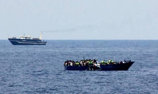 Σε εξέλιξη διάσωση μεταναστών από το ιταλικό πολεμικό ναυτικό - 40 νεκροί