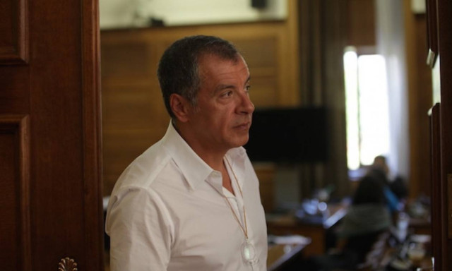 Θεοδωράκης: Η χώρα δεν έχει σωθεί ακόμη