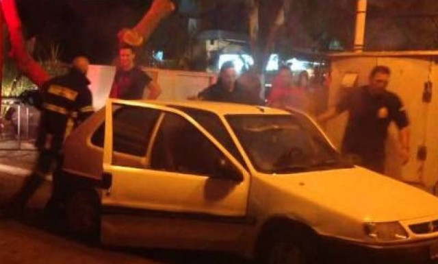 Φωτιά σε αυτοκίνητο στη Λέσβο (vid)