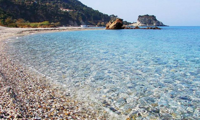 Σάμος: «Πτήση» πάνω από γαλάζια ακρογιάλια και πυκνά δάση με drone !