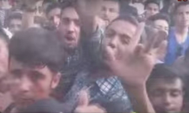 Λέσβος: Νέες συμπλοκές μεταξύ μεταναστών έξω από το Λιμεναρχείο (video)