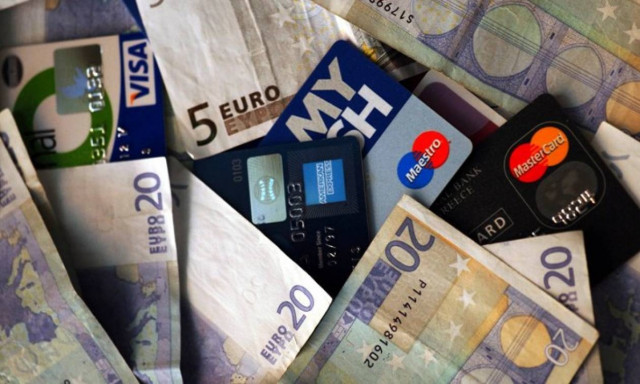 Σύνδεση του αφορολόγητου με τη χρήση «πλαστικού» χρήματος