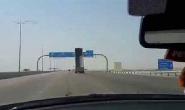 Ίσως ο πιο αφηρημένος και ανόητος οδηγός για το 2015 (Video)