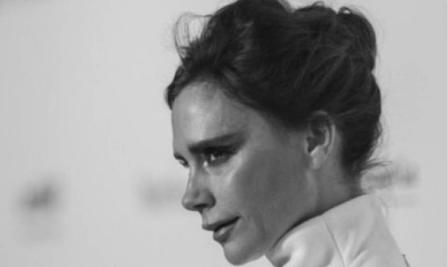 Μας ξάφνιασε: Η Victoria Beckham «τάραξε» το Beverly Hills με τη σέξι εμφάνισή της