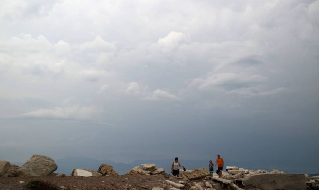 Καιρός: Συννεφιασμένη Τετάρτη (19/08) – Δείτε πού θα βρέξει
