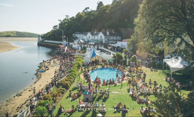 Το Φεστιβάλ Νο 6 είναι τόσο περίεργο που ίσως να θέλετε να πάτε (video)