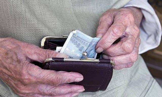 Στον «αέρα» η εφαρμογή των αλλαγών σε συντάξεις και ρυθμίσεις χρεών