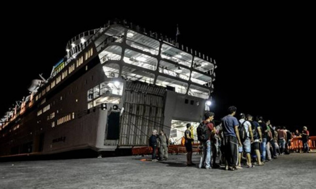 Στη Θεσσαλονίκη τελικά το Ελευθέριος Βενιζέλος με χιλιάδες πρόσφυγες