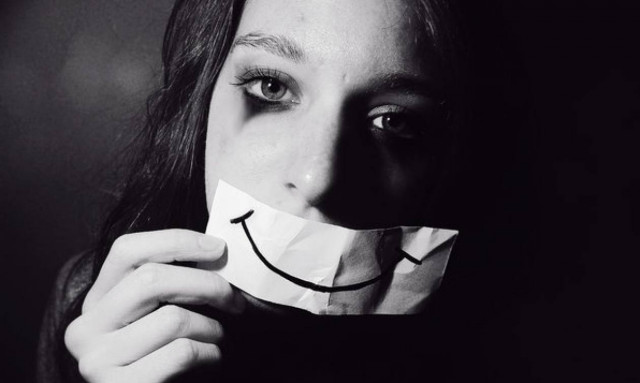 Όσο περισσότερους φίλους έχει κανείς τόσο καλύτερα καταπολεμά την κατάθλιψη