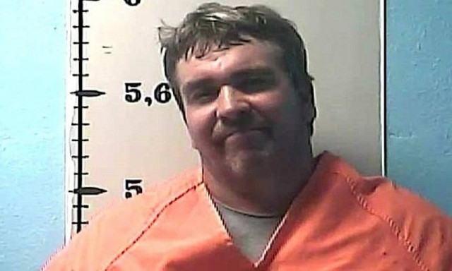 Ξέθαψε τον πατέρα του για να τσακωθεί μαζί του και φυσικά συνελήφθη