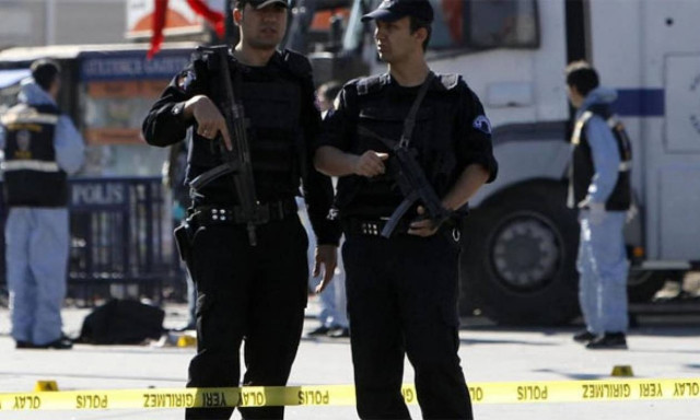 Τουρκία: Δύο ένοπλοι κρατούνται μετά την επίθεση έξω από το Ανάκτορο Ντολμά Μπαχτσέ