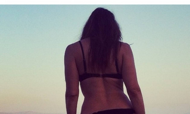 Αυτή είναι η Ελληνίδα 50αρα που αναστάτωσε τη Μύκονο